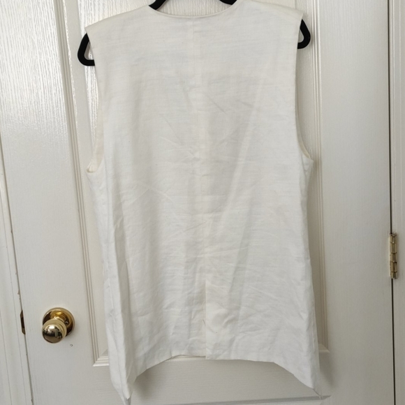 Vest - Picture 2 of 6